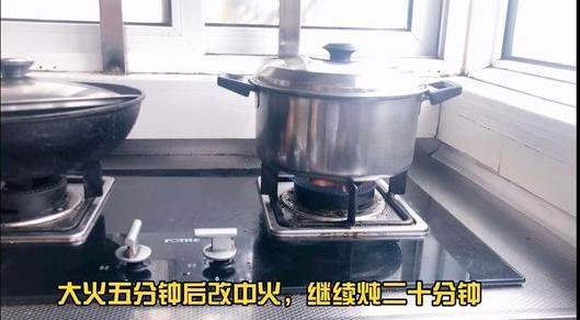 鸡怎么做好吃又简单,凉拌鸡怎么做好吃，简单又好吃？