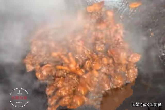 爆炒鸡丁的做法家常菜,炒鸡怎么做，酱香味浓郁？