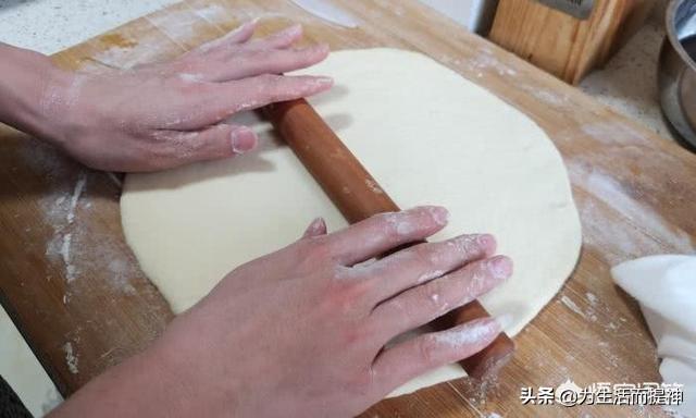 用电饼档能做哪些美食,电饼铛千层饼的做法是怎样的？