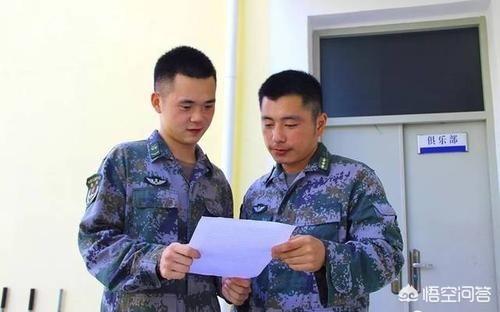 部队男兵裸睡图,真实的兵营是什么样子的？