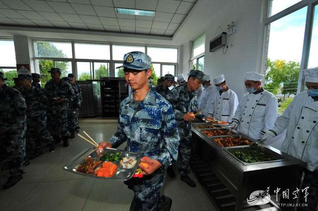 男子汉去飞行,中国飞行员吃什么样的伙食？