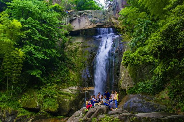 天台山在哪里,浙江台州的天台山景区怎么样？