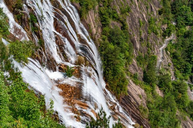 天台山在哪里,浙江台州的天台山景区怎么样？