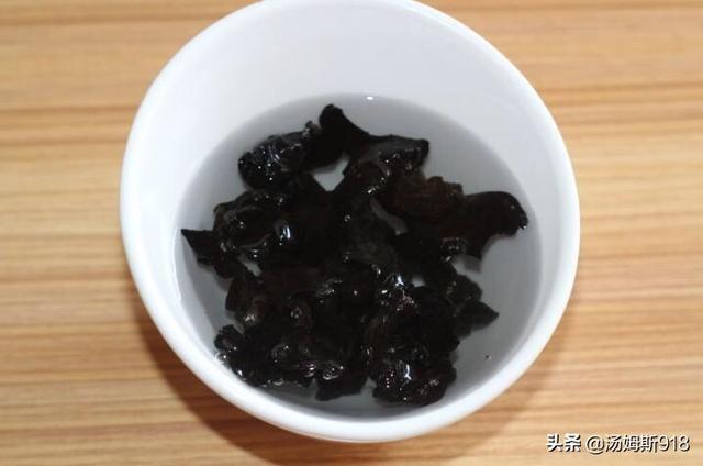 泡了一夜的木耳能吃吗,干黑木耳泡水多久可以炒吃？