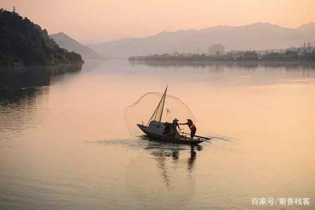 舟自横出自哪首诗