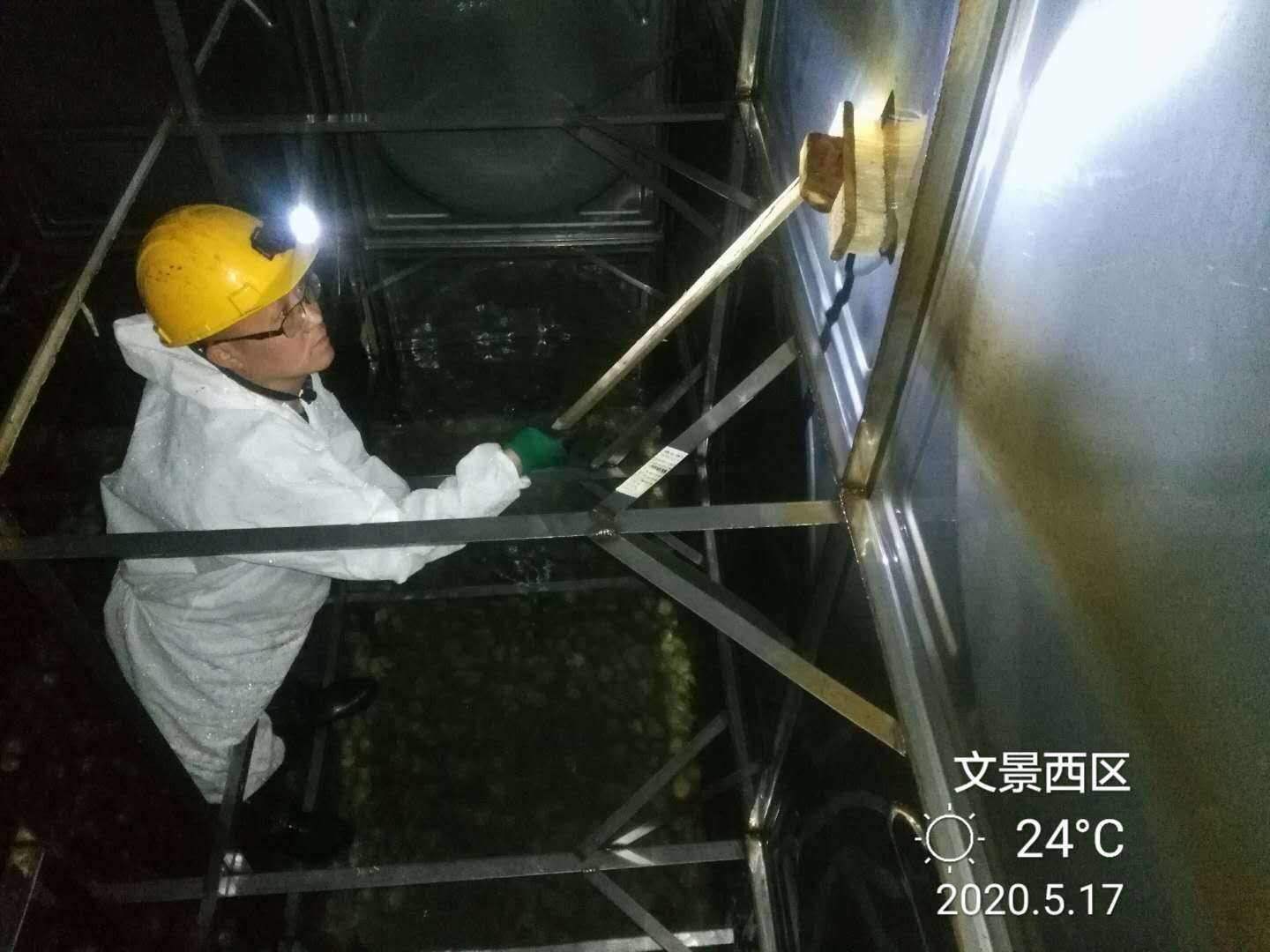 水箱清洗多久后水能用干净