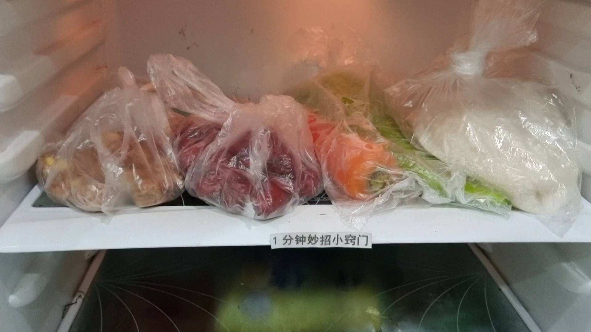 冰箱旁边放塑料袋可以吗