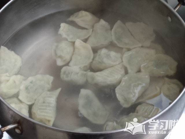 饺子涨水下锅煮几分钟