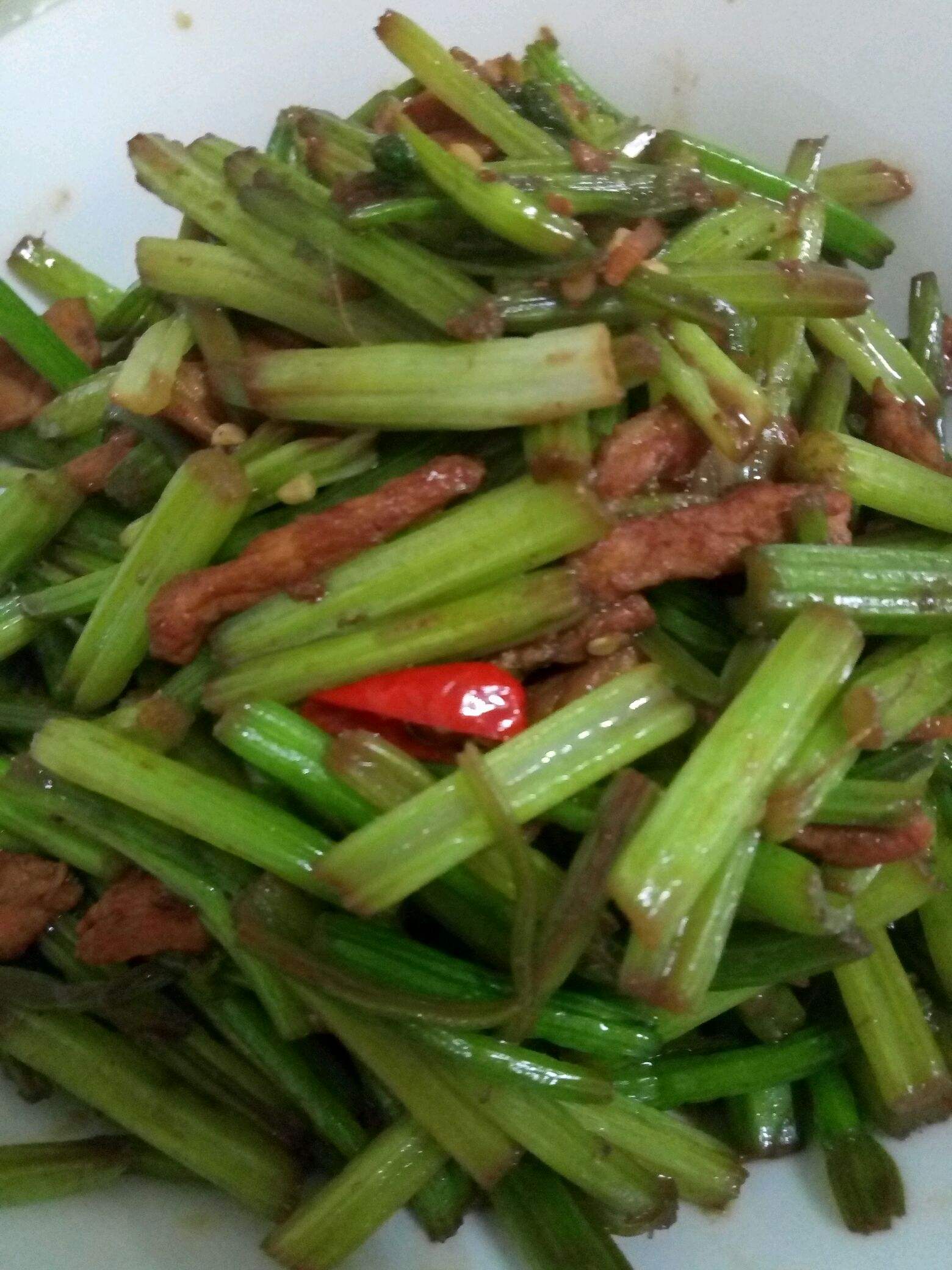 芹菜炒肉要怎么炒才好吃