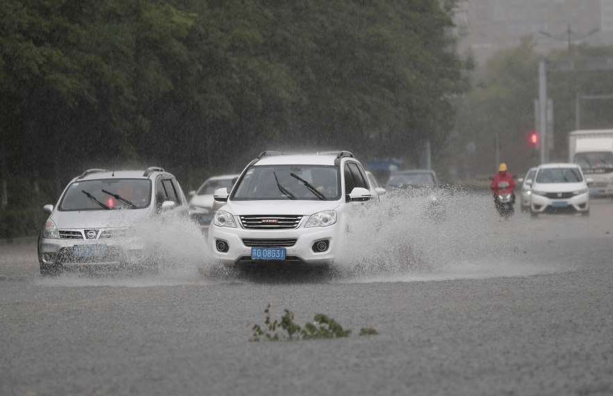 大雨天气动车能不能开空调