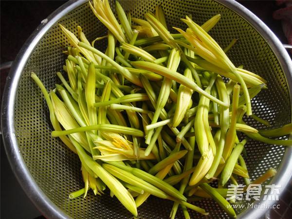 新鲜黄花菜食用方法