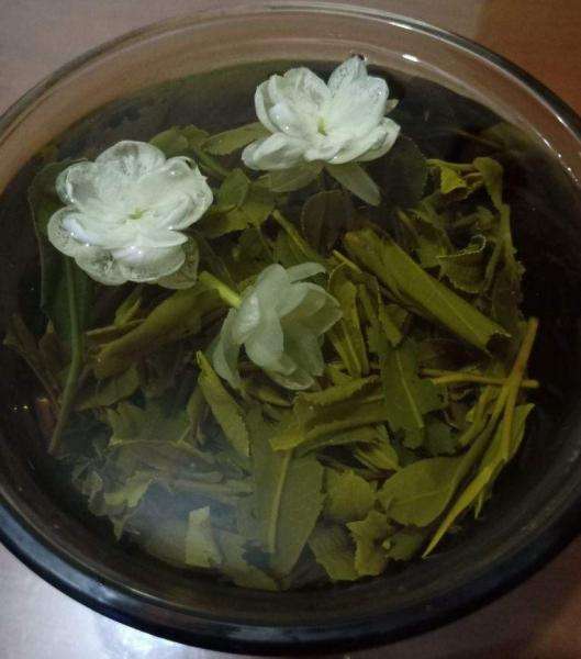 过期的茶叶浇花可以吗