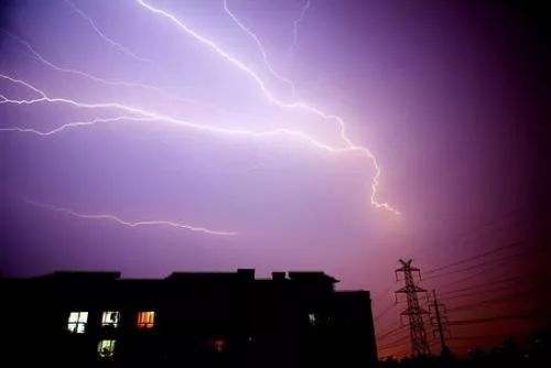 雷暴天气能不能开空调