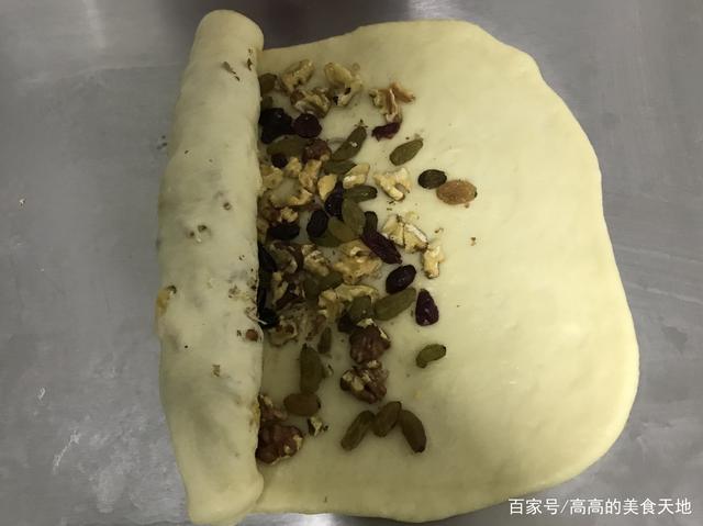 远离面包添加剂，跟甜品师傅学的列巴，操作简单，果仁满满，好吃