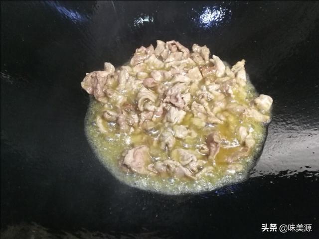 芹菜炒牛肉，试着加点芬芳的陈皮，会给你一抹闪亮而难忘的味道