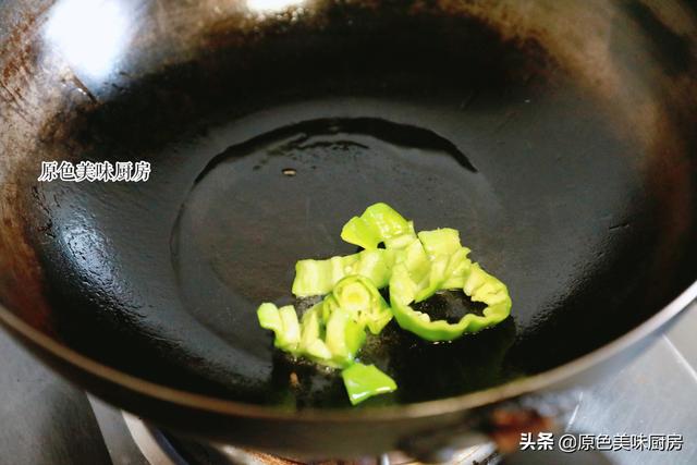 这食材价格便宜，炒一盘成本不超过5元，特别下饭