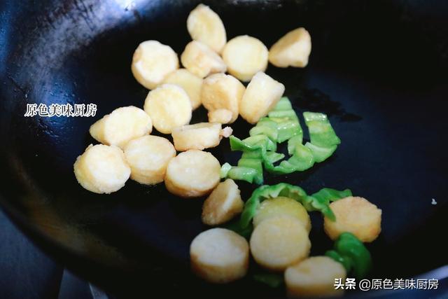 这食材价格便宜，炒一盘成本不超过5元，特别下饭