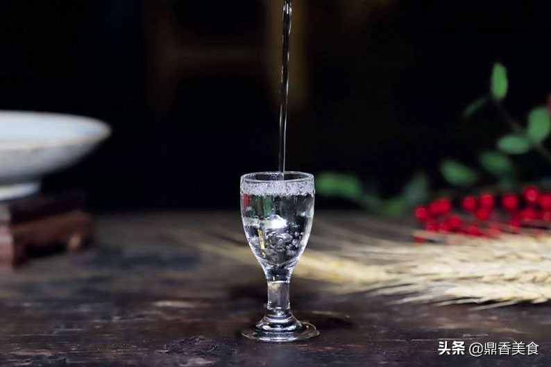 白酒酿造时，什么是纯粮，什么才是勾兑？懂了，你也能堪称为行家