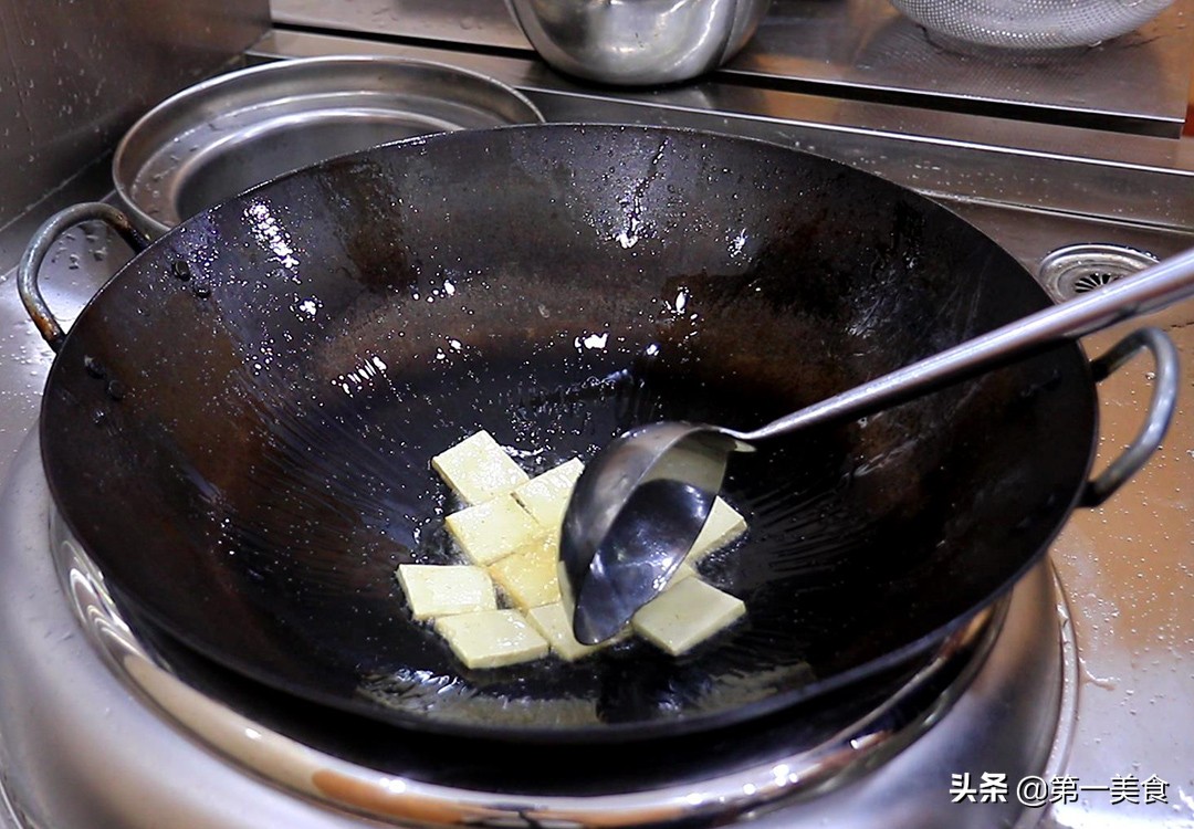 白菜炖豆腐汤怎么做才好喝，原来诀窍这么简单，做一大锅不够喝