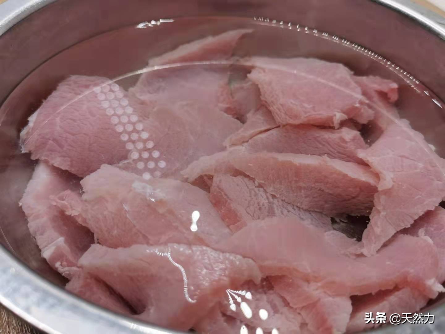 东北名菜锅包肉的老做法，满满的小技巧，在家也能做出饭店的味道