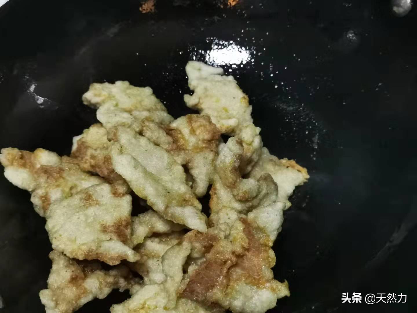 东北名菜锅包肉的老做法，满满的小技巧，在家也能做出饭店的味道