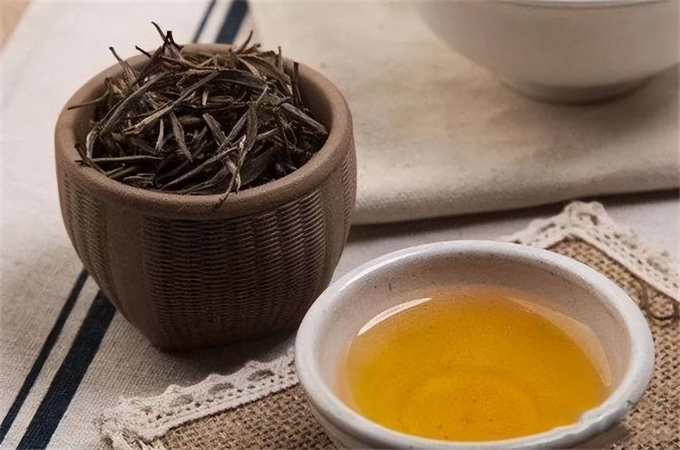 乌龙茶属于红茶还是绿茶？红茶绿茶乌龙茶，都有啥区别？