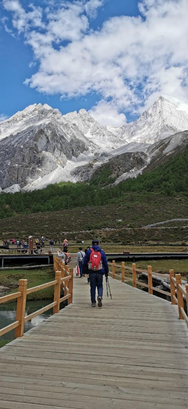 稻城亚丁，一个让人痛并快乐的地方。