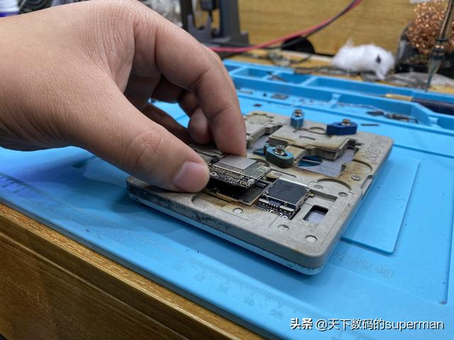 二次维修的iPhoneX无法充电，维修大揭秘