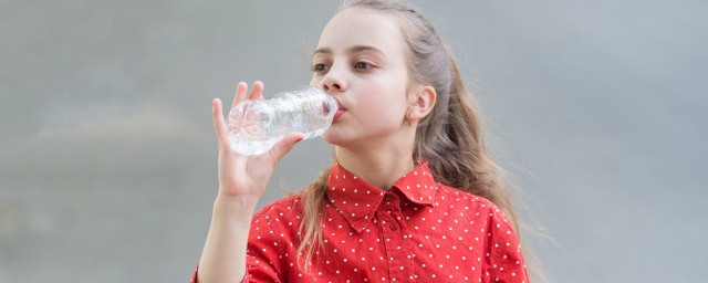 pc材质水杯能装100度热水吗 pc材质水杯能不能装100度热水