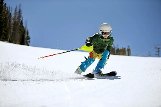 滑雪服里面穿一件打底会冷吗3