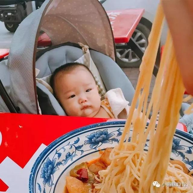 宝宝辅食怎么过渡到一日三餐（宝宝第一口辅食怎么吃）