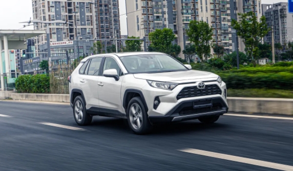 RAV4荣放2.0版本油耗高吗 油耗是很经济（一公里才0.49元）