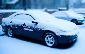 下雪天停车要拉手刹吗 下雪天停车为什么不能拉手刹